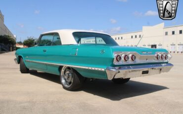 Chevrolet-Impala-Coupe-1963-Green-Green-1389-31