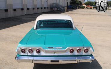 Chevrolet-Impala-Coupe-1963-Green-Green-1389-32