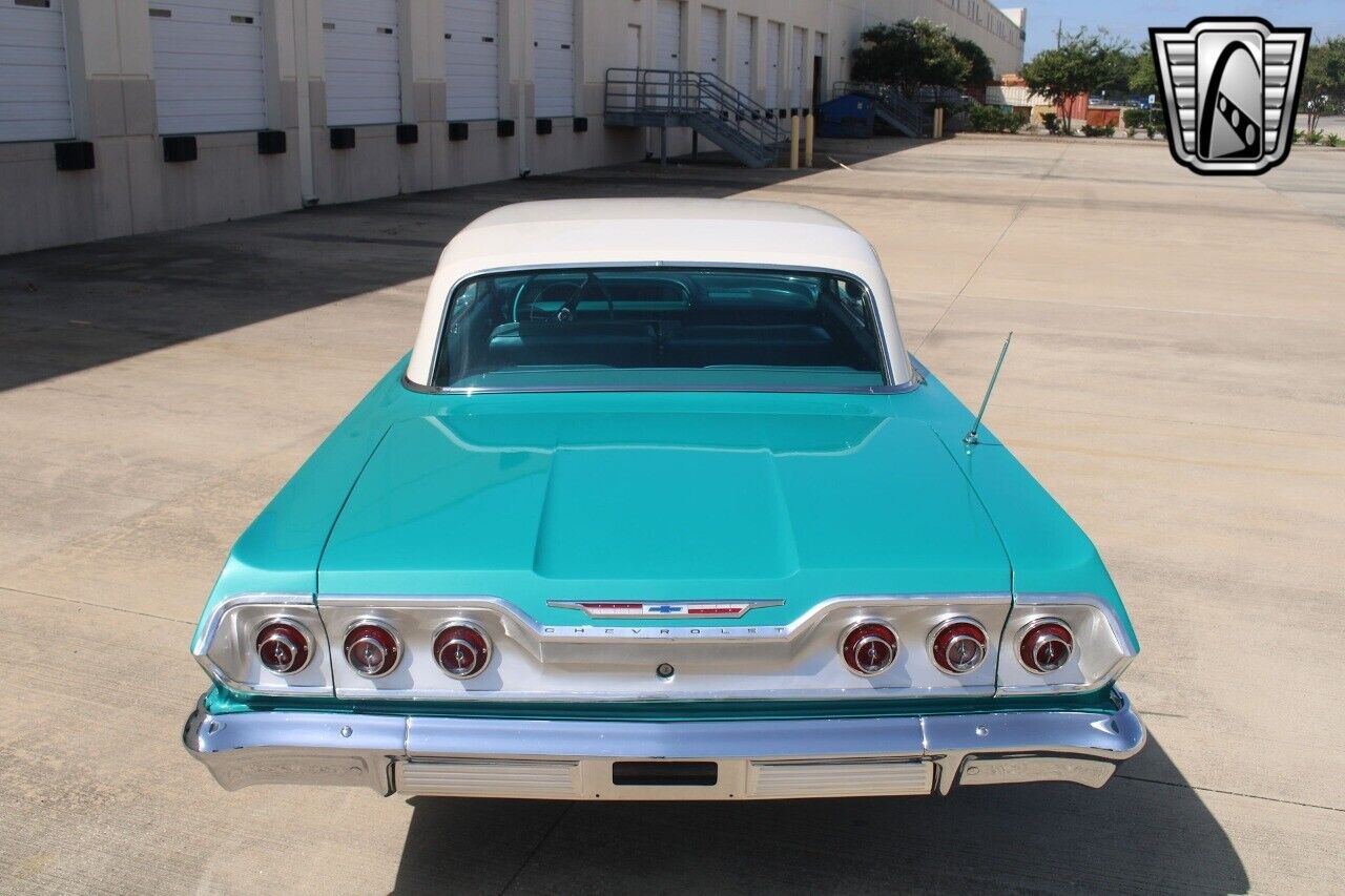 Chevrolet-Impala-Coupe-1963-Green-Green-1389-32