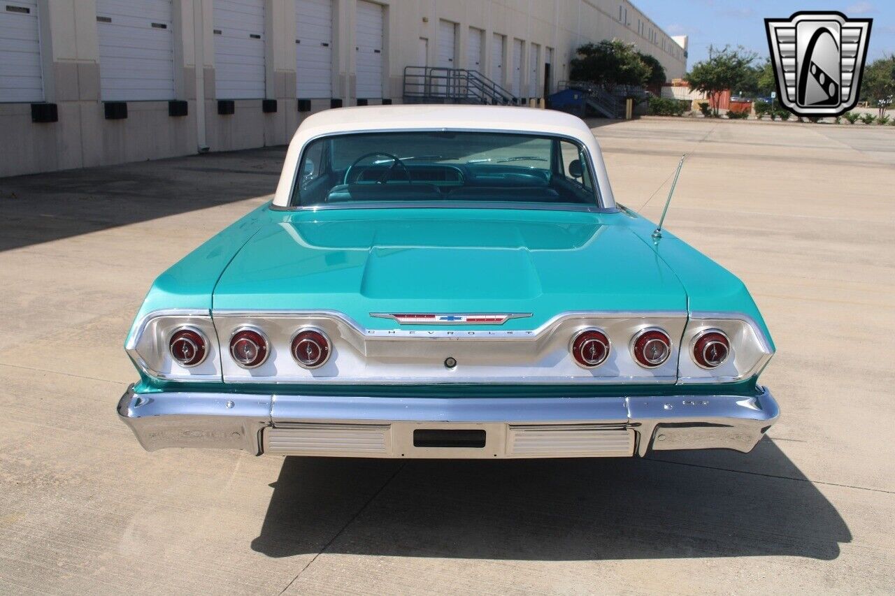 Chevrolet-Impala-Coupe-1963-Green-Green-1389-33