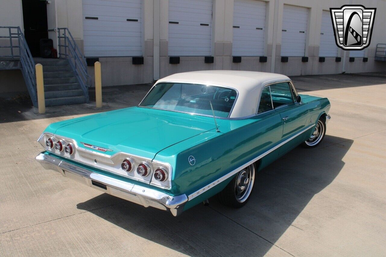 Chevrolet-Impala-Coupe-1963-Green-Green-1389-34