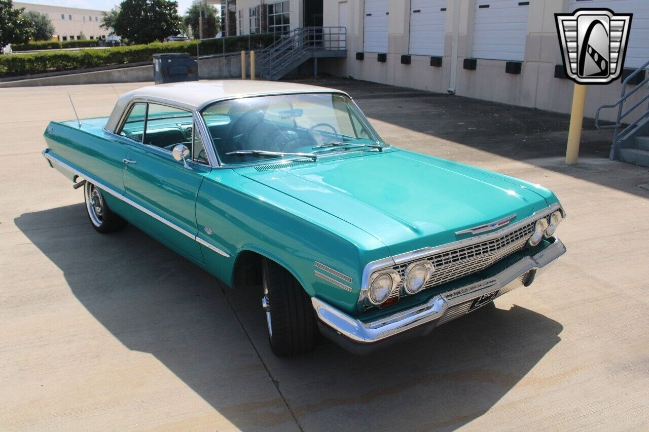 Chevrolet-Impala-Coupe-1963-Green-Green-1389-39