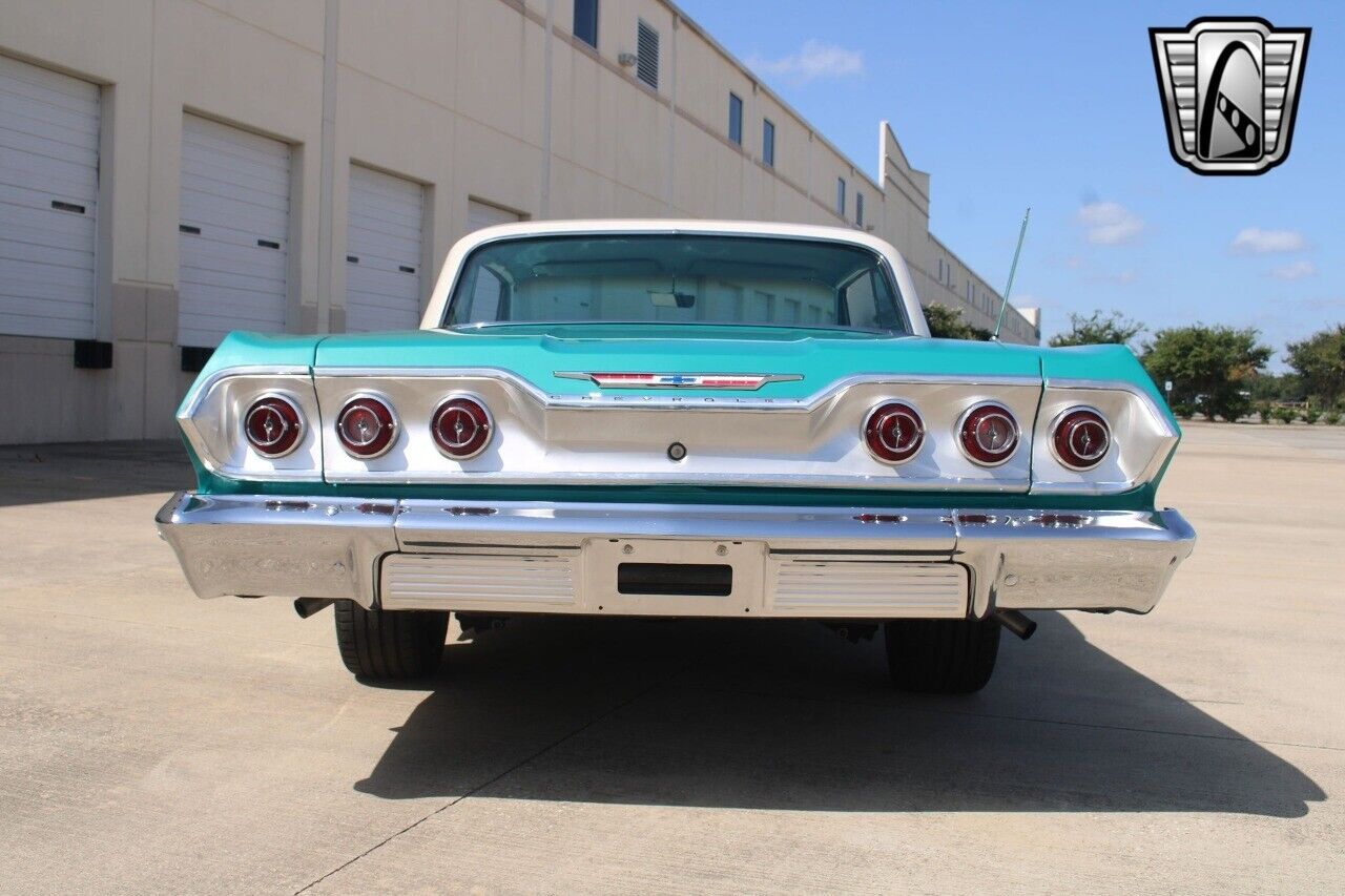 Chevrolet-Impala-Coupe-1963-Green-Green-1389-4