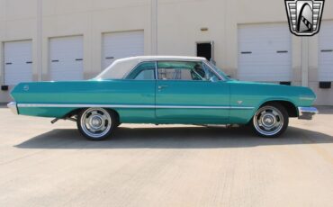 Chevrolet-Impala-Coupe-1963-Green-Green-1389-5