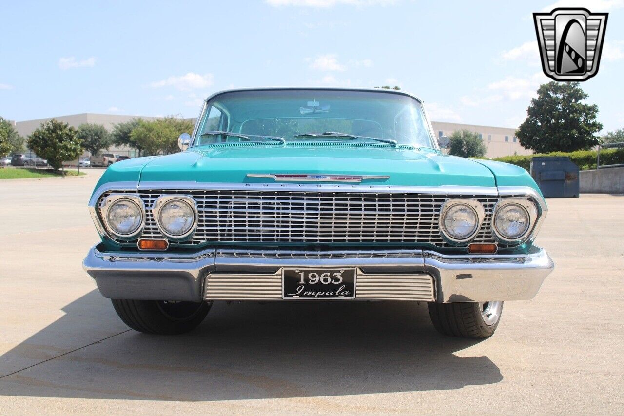 Chevrolet-Impala-Coupe-1963-Green-Green-1389-6