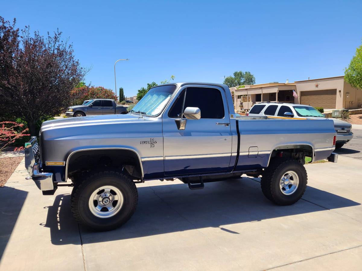 Chevrolet-K10-swb-4x4-1983-silver-181051-5