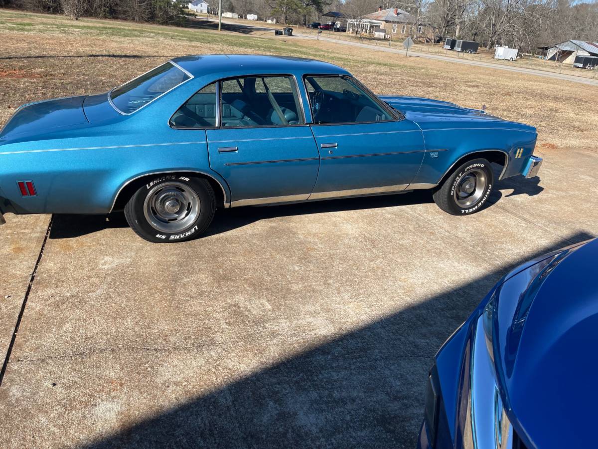 Chevrolet-Malibu-1976-151278-1