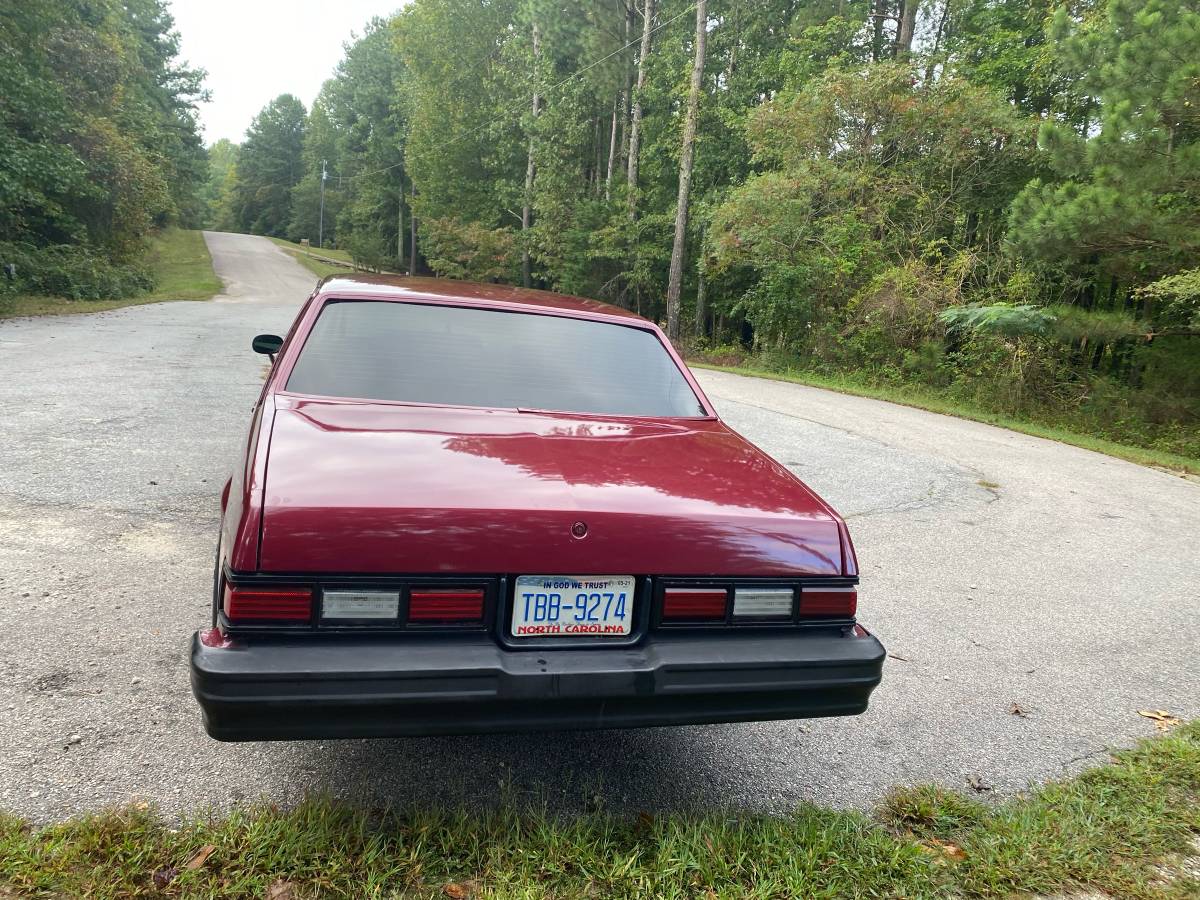 Chevrolet-Malibu-1979-custom-209929-1