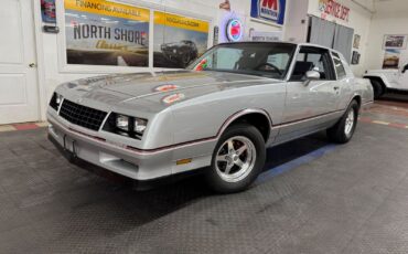 Chevrolet-Monte-Carlo-Coupe-1985-Silver-Gray-104607-1