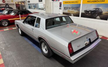 Chevrolet-Monte-Carlo-Coupe-1985-Silver-Gray-104607-2