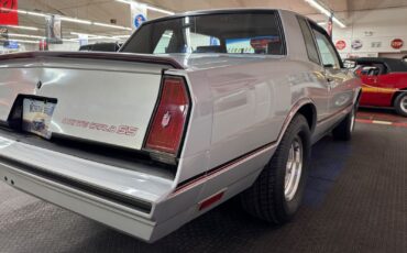 Chevrolet-Monte-Carlo-Coupe-1985-Silver-Gray-104607-26