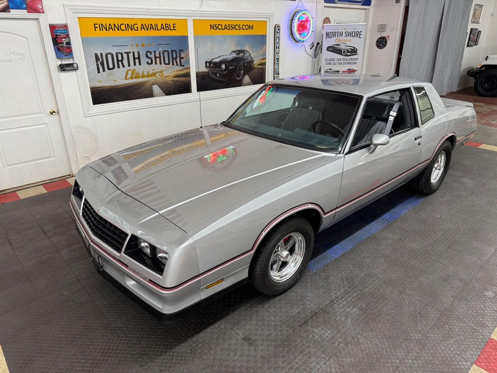 Chevrolet-Monte-Carlo-Coupe-1985-Silver-Gray-104607-27