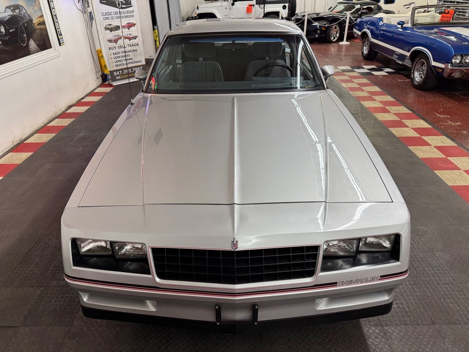 Chevrolet-Monte-Carlo-Coupe-1985-Silver-Gray-104607-4