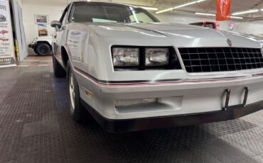 Chevrolet-Monte-Carlo-Coupe-1985-Silver-Gray-104607-7