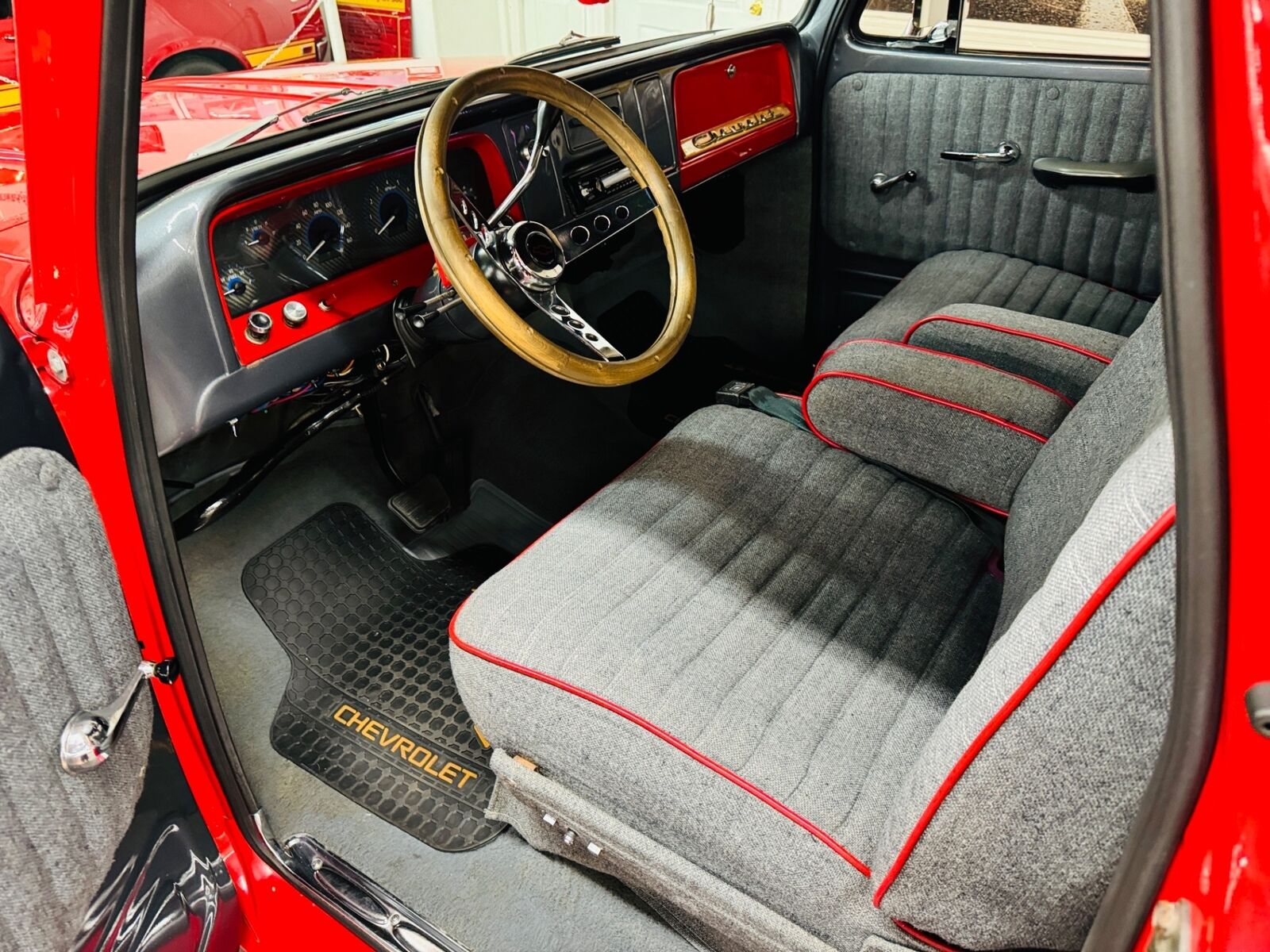 Chevrolet-Other-Pickups-1965-Red-Gray-916-15