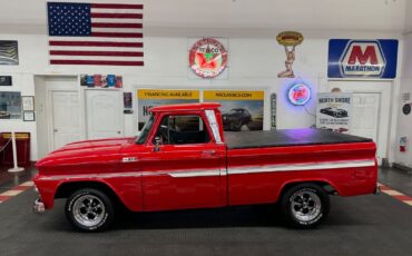 Chevrolet-Other-Pickups-1965-Red-Gray-916-2