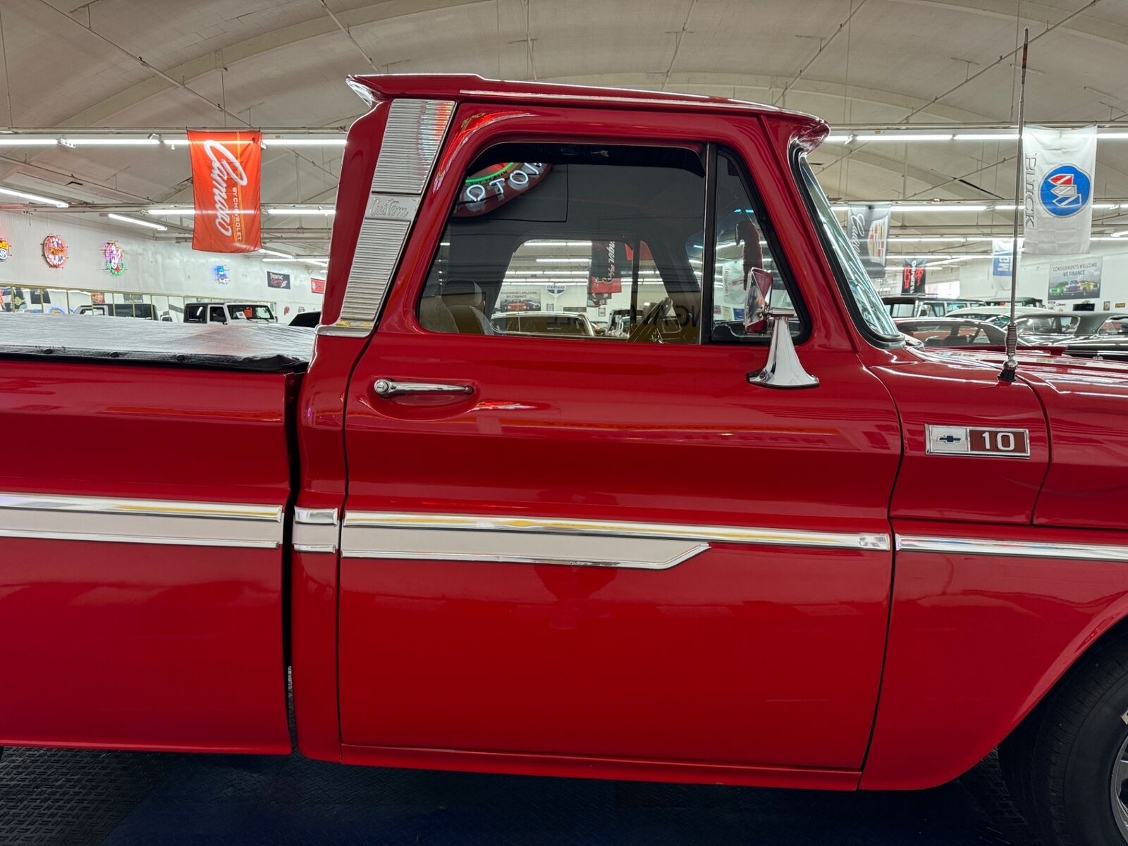 Chevrolet-Other-Pickups-1965-Red-Gray-916-24