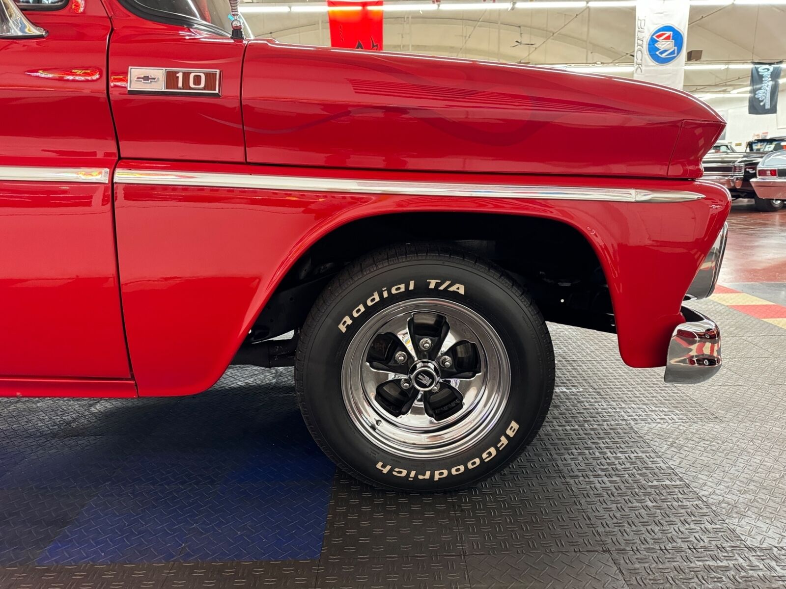 Chevrolet-Other-Pickups-1965-Red-Gray-916-25