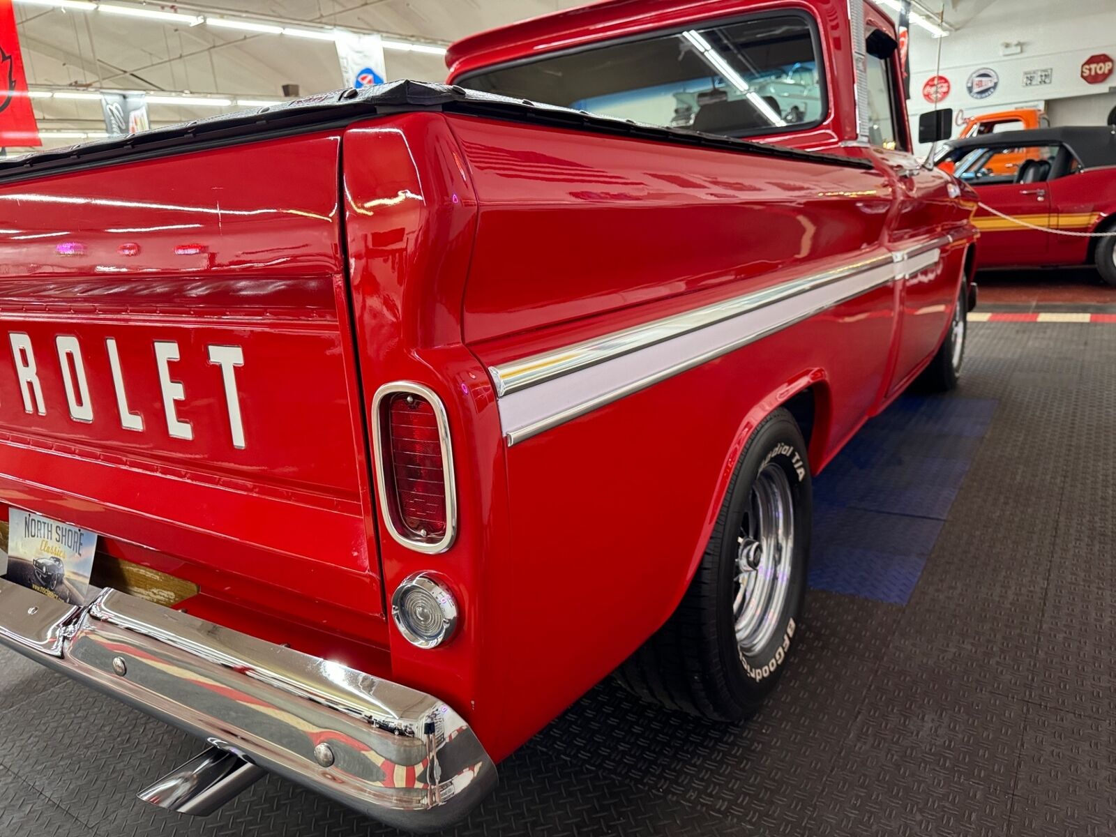 Chevrolet-Other-Pickups-1965-Red-Gray-916-26