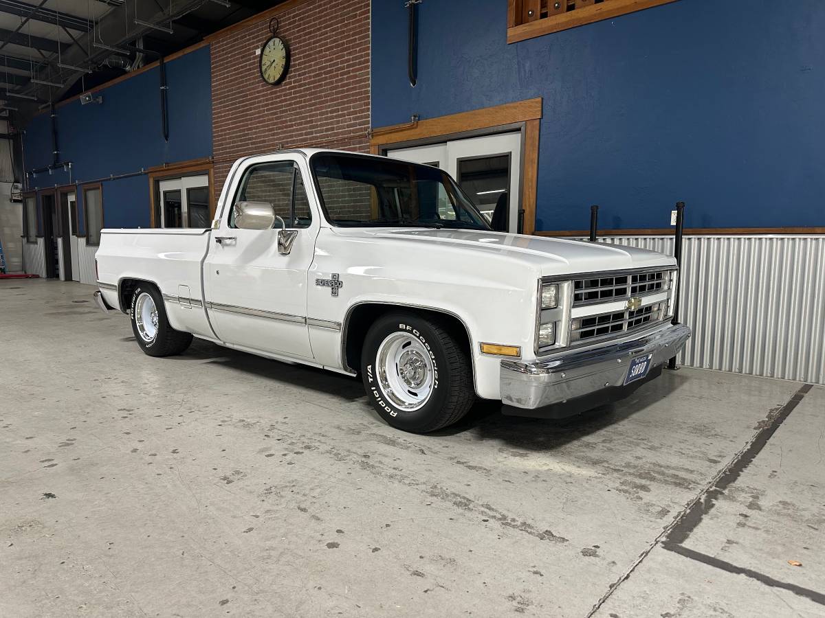 Chevrolet-Silverado-c10-1987-97331