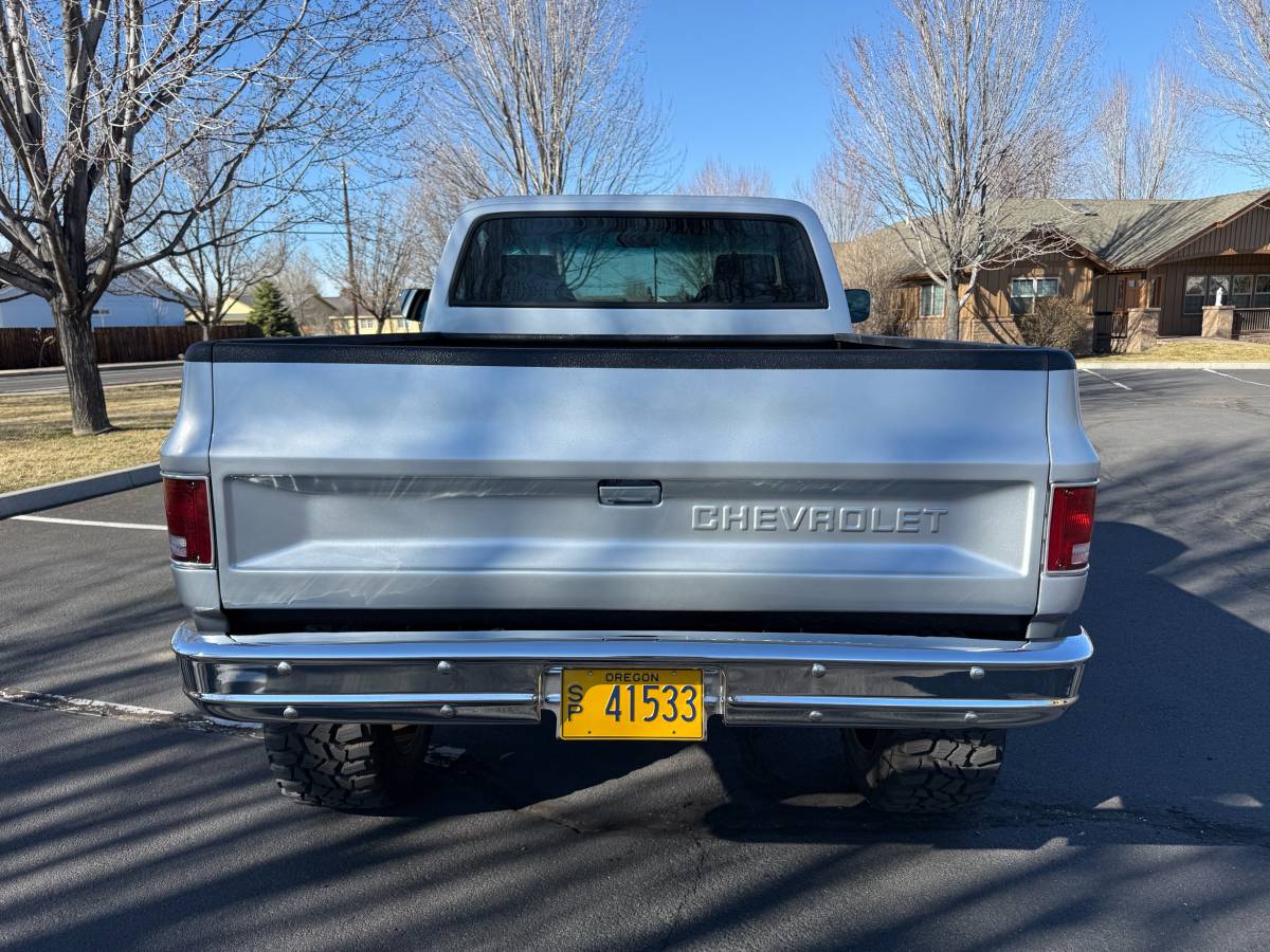 Chevrolet-Silverado-k10-1978-silver-1320-2