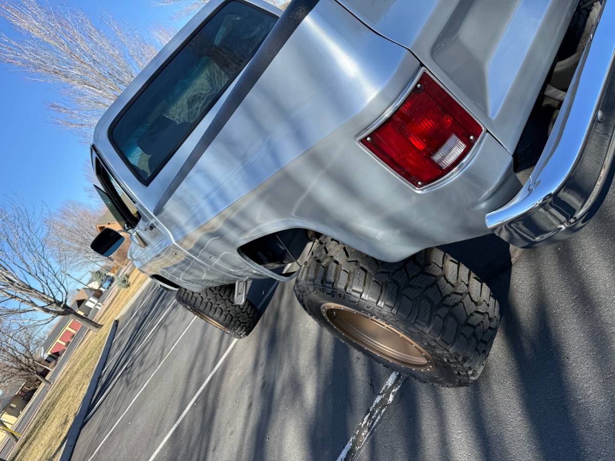 Chevrolet-Silverado-k10-1978-silver-1320-3