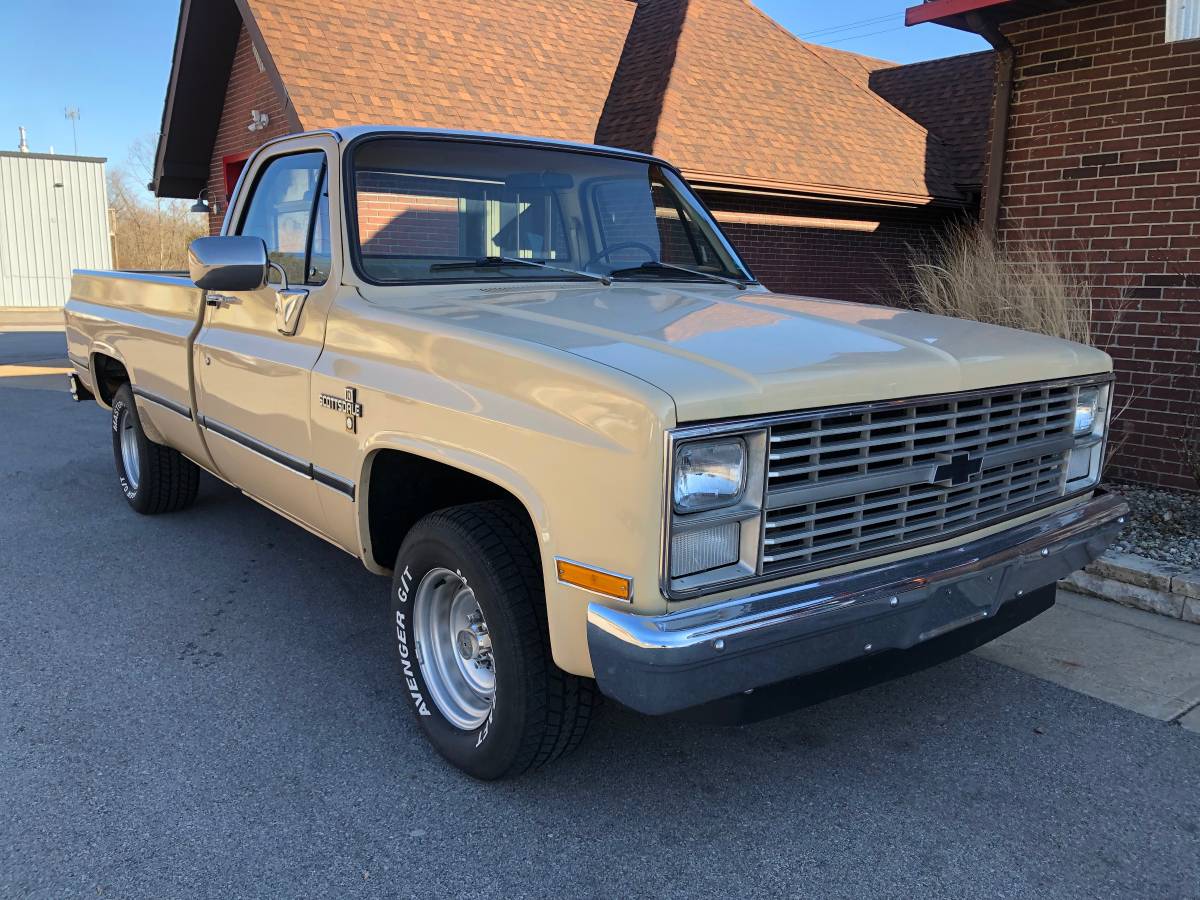 Chevrolet-Square-body-1983-153558-5