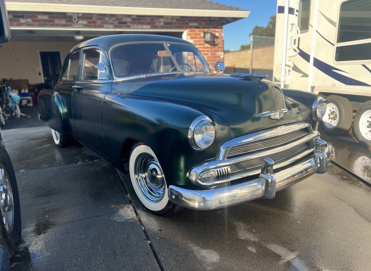 Chevrolet-Styleline-deluxe-1951-green-118528-1