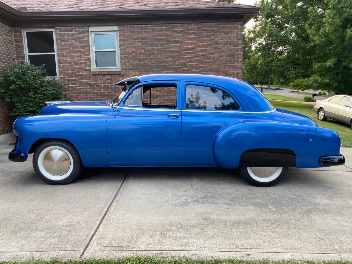 Chevrolet-Styleline-deluxe-1952-blue-79577-1