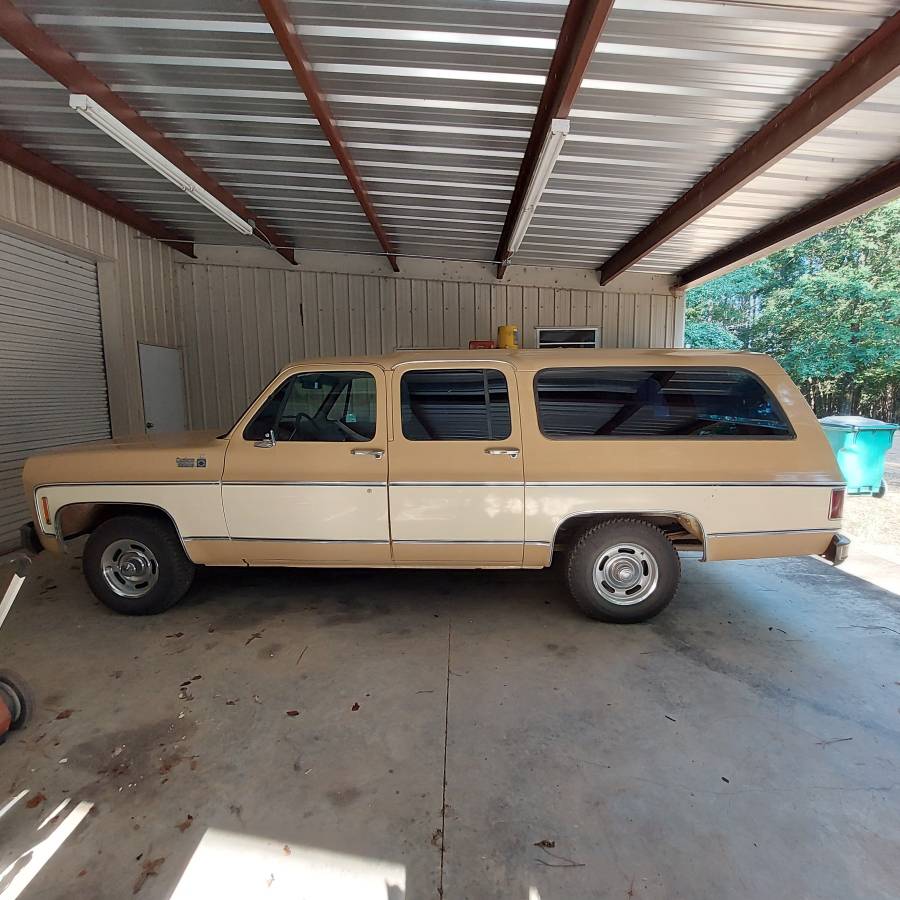 Chevrolet-Suburban-12-ton-lt-1976-58741