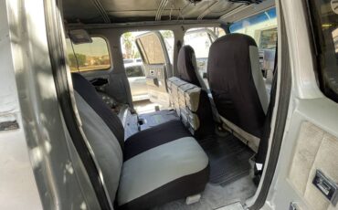 Chevrolet-Suburban-12-ton-nominal-1991-grey-378195-2