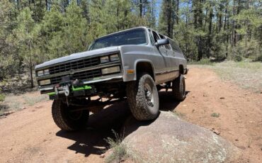 Chevrolet-Suburban-12-ton-nominal-1991-grey-378195-3