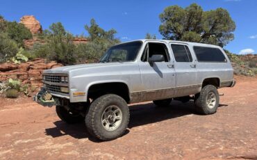 Chevrolet-Suburban-12-ton-nominal-1991-grey-378195