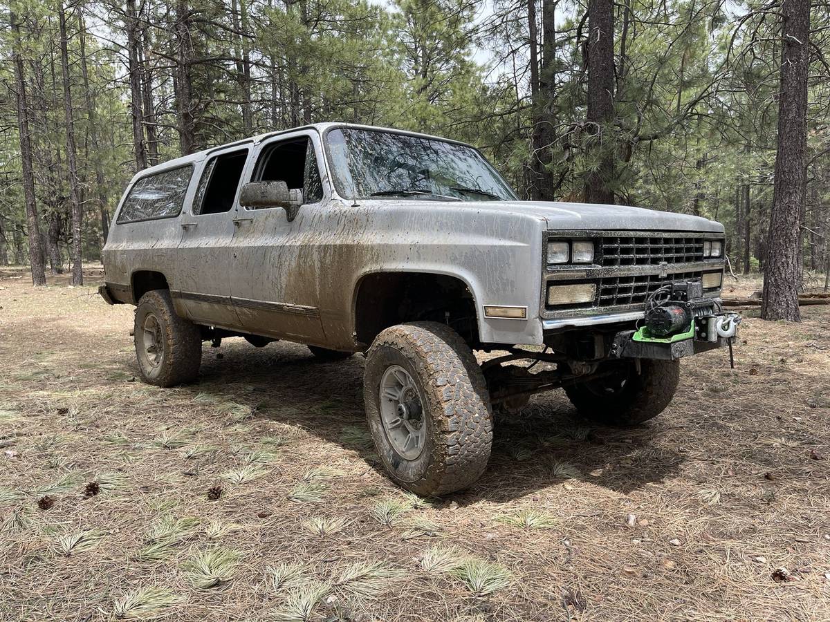 Chevrolet-Suburban-12-ton-nominal-1991-grey-378195-6