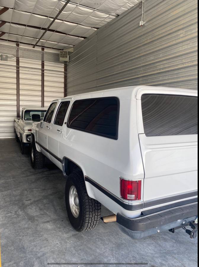 Chevrolet-Suburban-2500-1990-white-374976-2