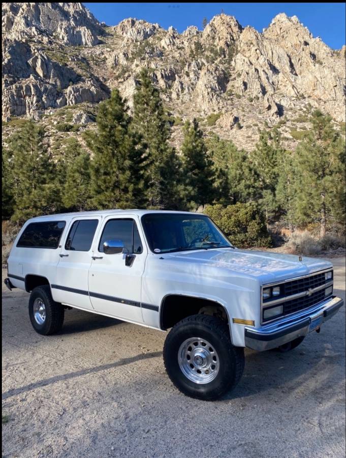 Chevrolet-Suburban-2500-1990-white-374976