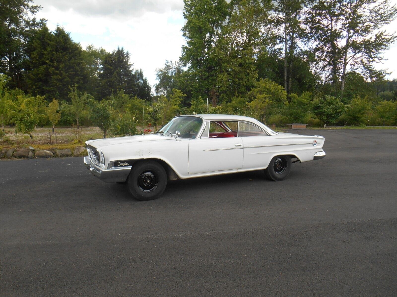 Chrysler-300-Series-Coupe-1962-White-Red-109435-2