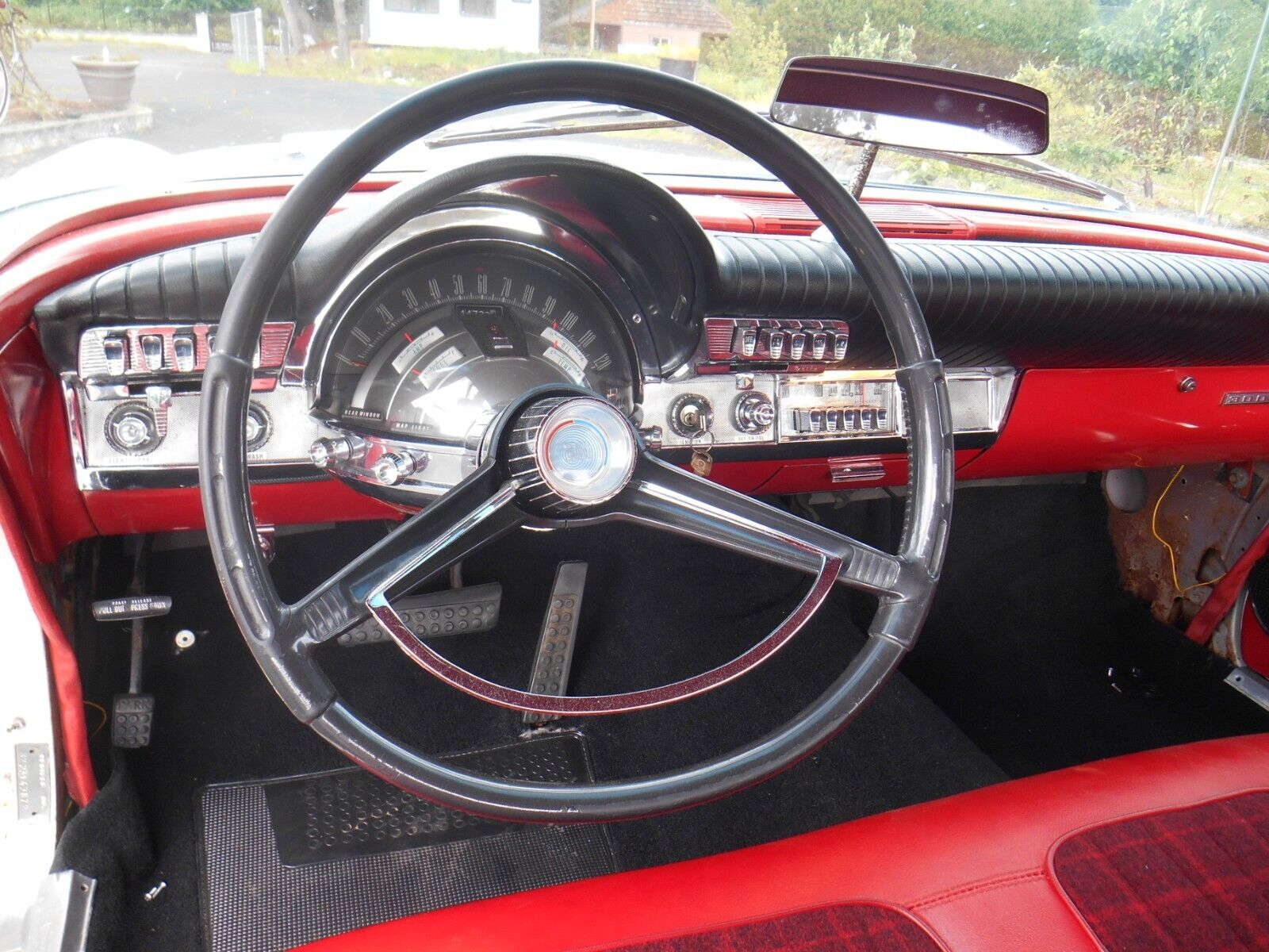 Chrysler-300-Series-Coupe-1962-White-Red-109435-22