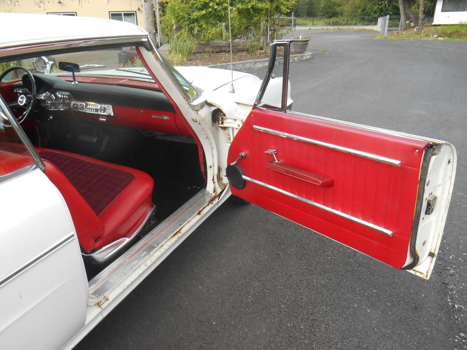 Chrysler-300-Series-Coupe-1962-White-Red-109435-23