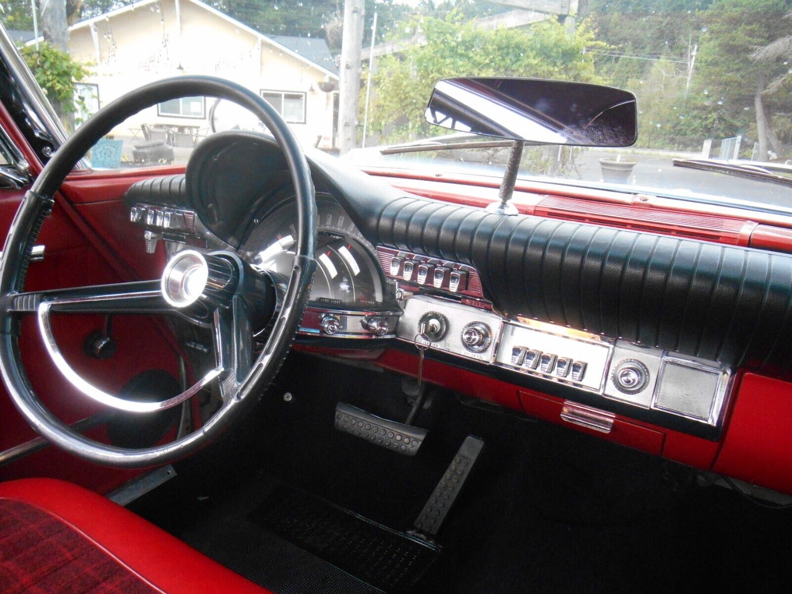 Chrysler-300-Series-Coupe-1962-White-Red-109435-25