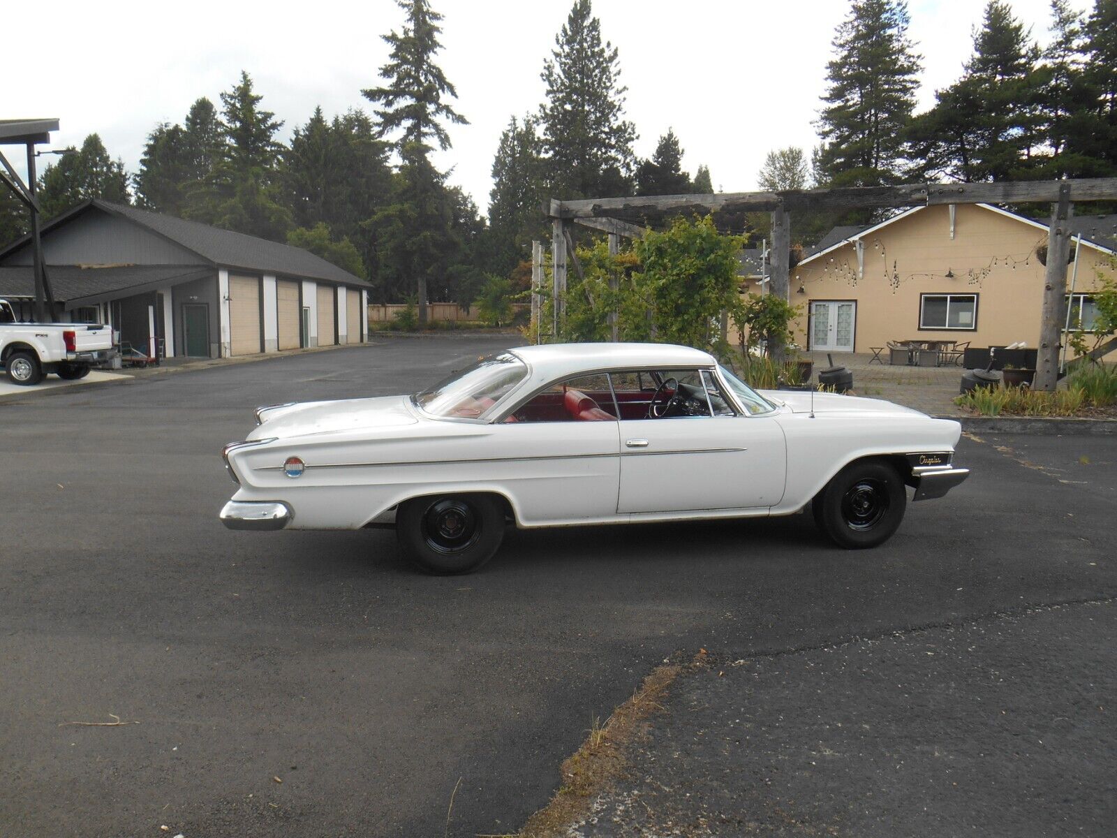 Chrysler-300-Series-Coupe-1962-White-Red-109435-5