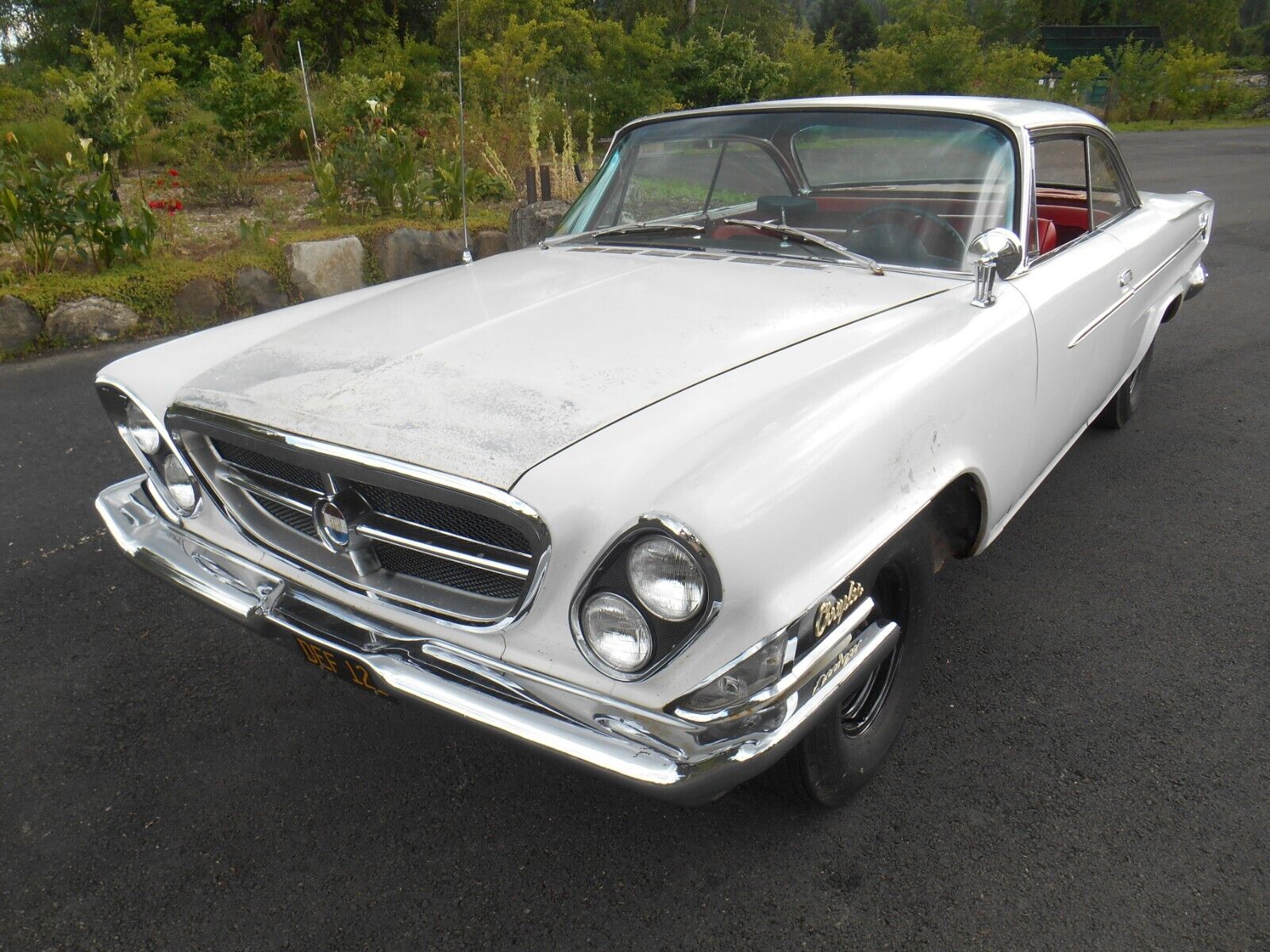 Chrysler-300-Series-Coupe-1962-White-Red-109435-9