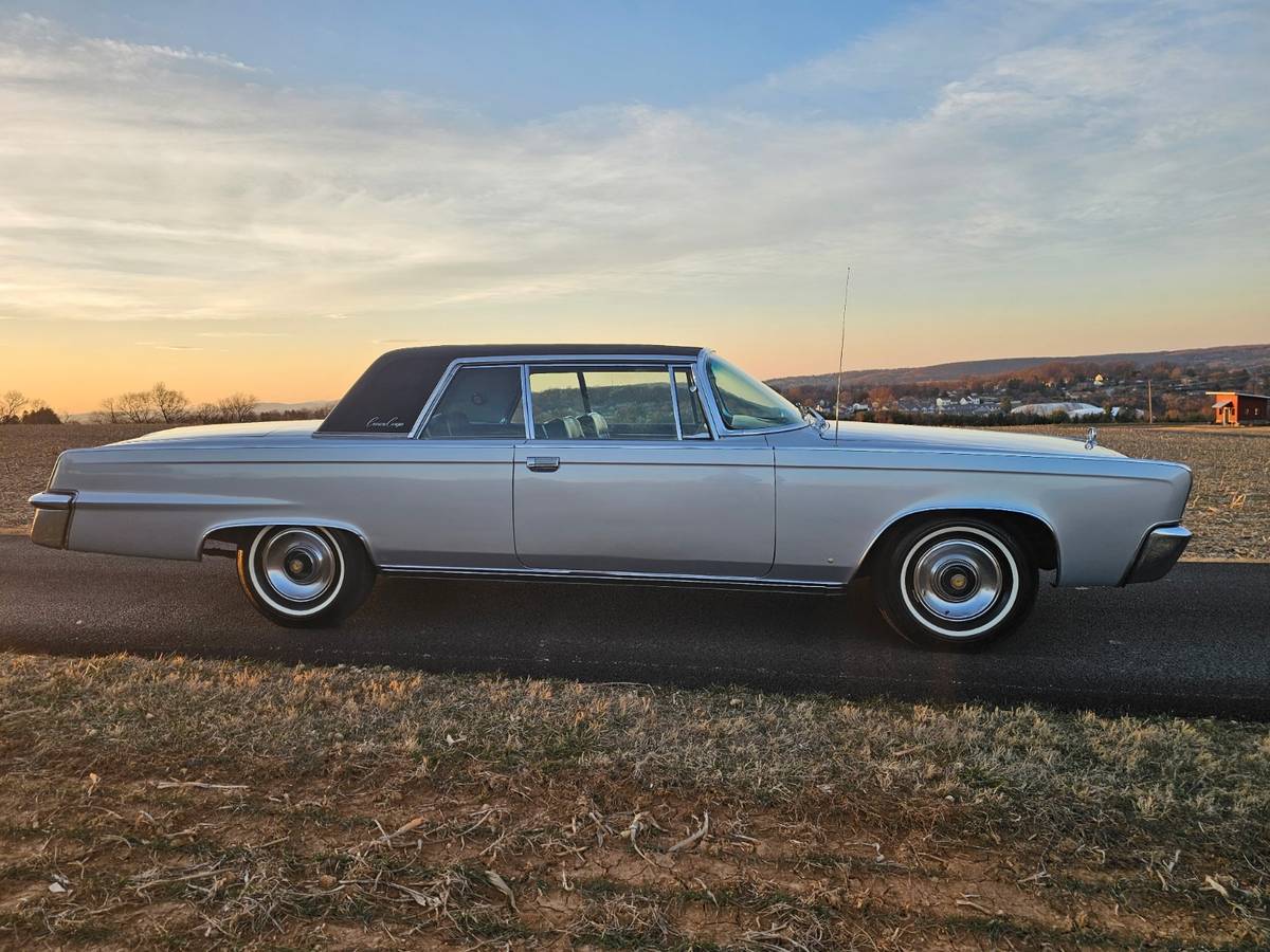 Chrysler-Imperial-crown-coupe-1965-silver-91732-1