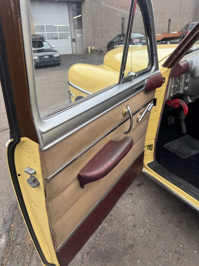 Chrysler-Windsor-1950-yellow-157715-17