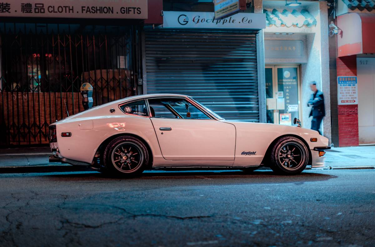 Datsun-280z-1976-white-64374-1