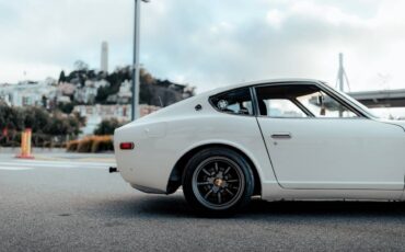 Datsun-280z-1976-white-64374-12