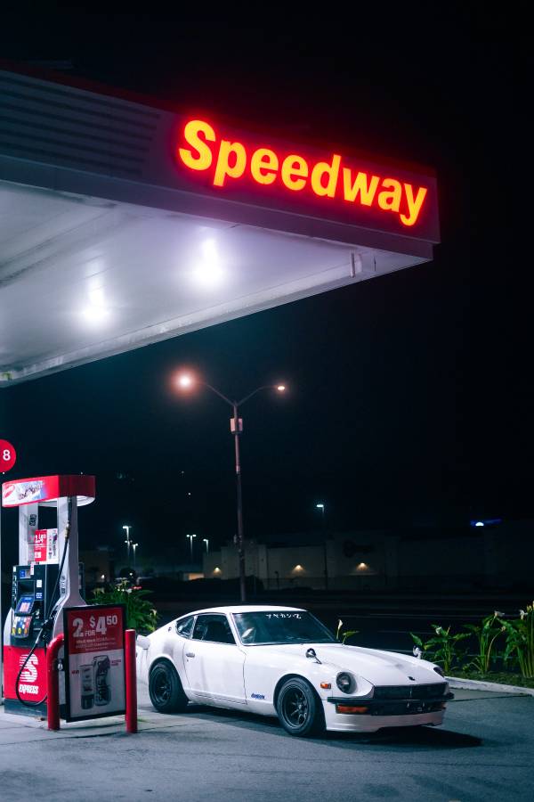 Datsun-280z-1976-white-64374-5