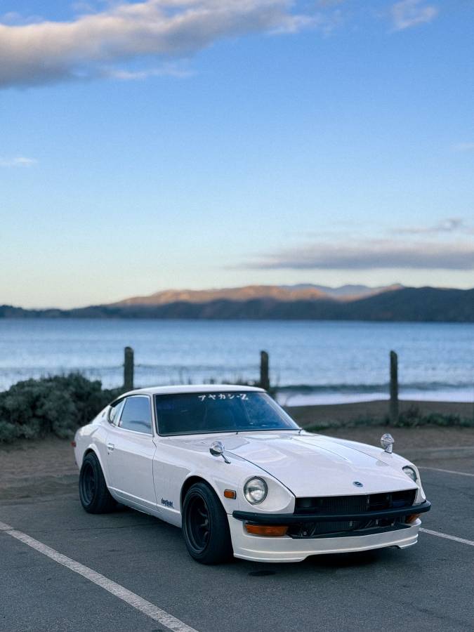 Datsun-280z-1976-white-64374-6