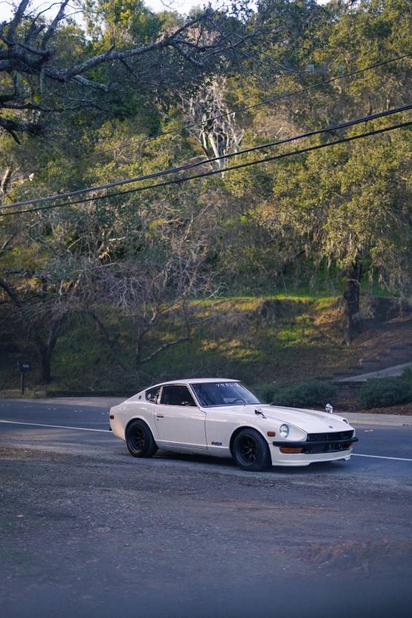 Datsun-280z-1976-white-64374-7