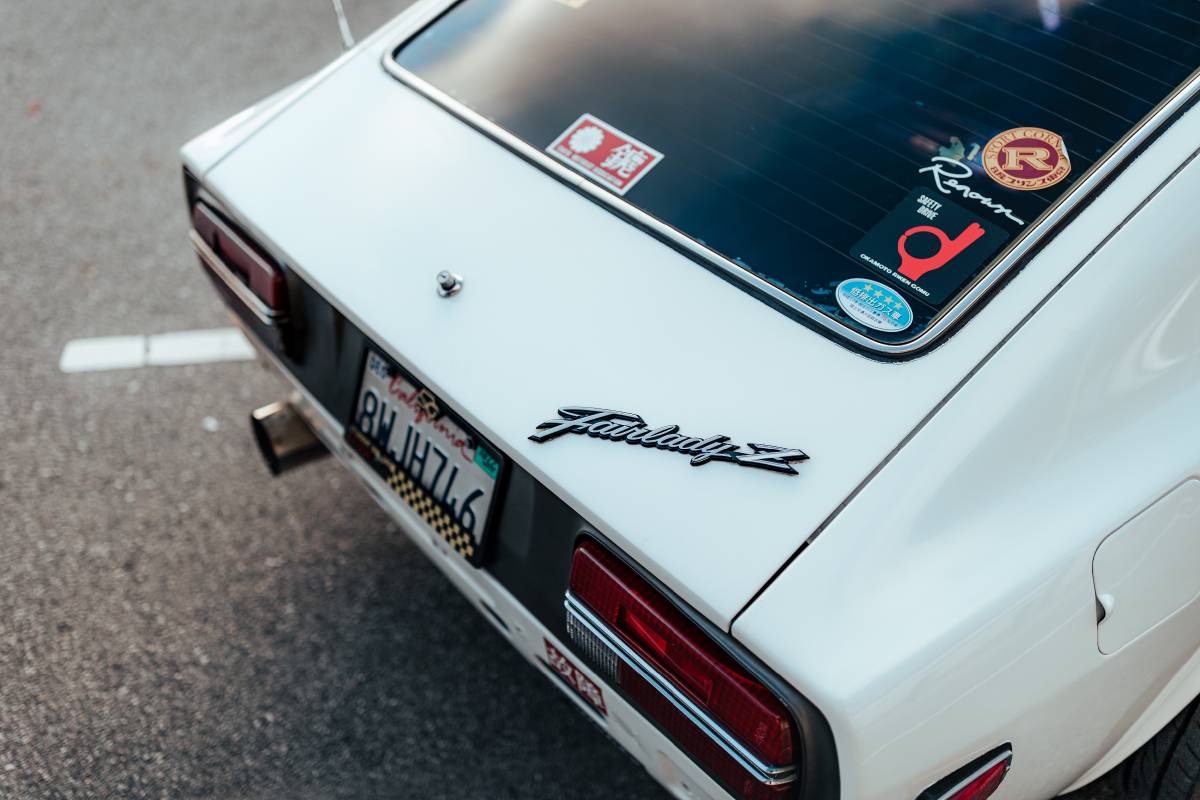 Datsun-280z-1976-white-64374-8